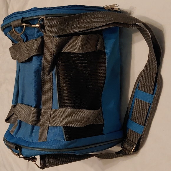 Small dog or cat bag carrier, handles & shoulder strap, removable padded floor
